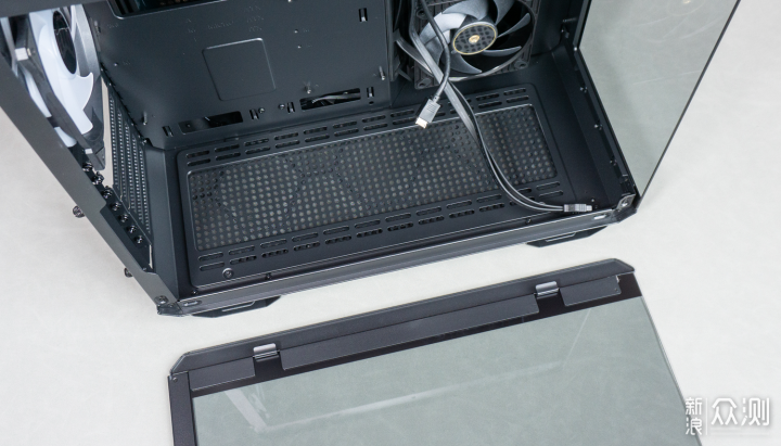 Asus創夢PF120風扇+AsusTUF GT502的極簡光域_新浪眾測