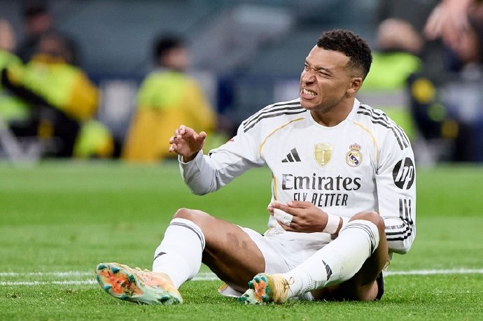 姆巴佩带伤鏖战三月，球员健康保障体系是否面临考验？