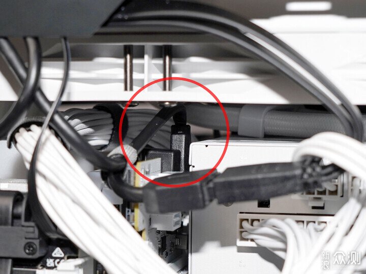 微星X870I刀鋒鈦評測分享，擴展超強的ITX主板_新浪眾測