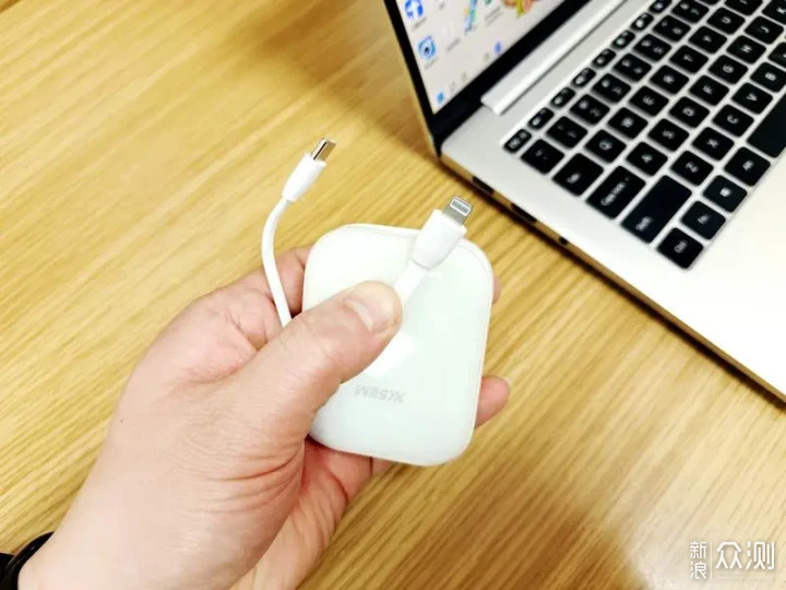 西聖PB-S便攜移動電源，小巧輕便，高效充電_新浪眾測