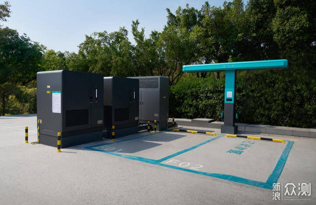 完美收官比亞迪發佈第二代刀片電池及閃充技術_新浪眾測