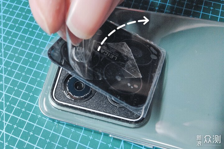 小米14 Pro鏡頭玻璃摔碎了?教你只花3元搞定！_新浪眾測