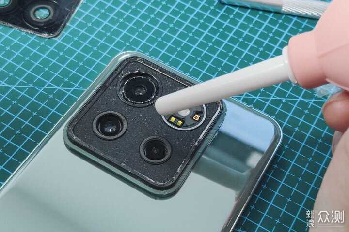 小米14 Pro鏡頭玻璃摔碎了?教你只花3元搞定！_新浪眾測