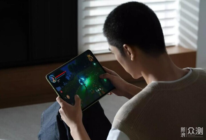 追劇或玩遊戲選台平板電腦也不錯，看看這款？_新浪眾測