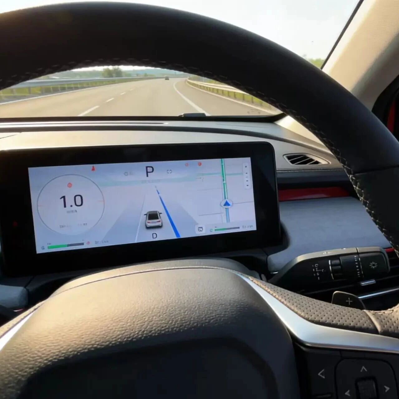 “我以为奔驰E300会自动减速”，男子称开启辅助驾驶跑高速出事故车辆贬值，4S店：操作不当