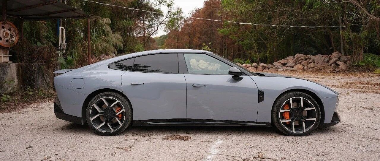 超跑外观，搭270kW后驱，车长超5米，双腔空悬+CDC，年轻人的天花板不再是56E？