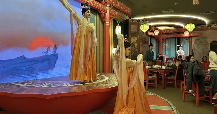 在环球影城吃唐歌宴，《长安三万里》如何撬动衍生经济