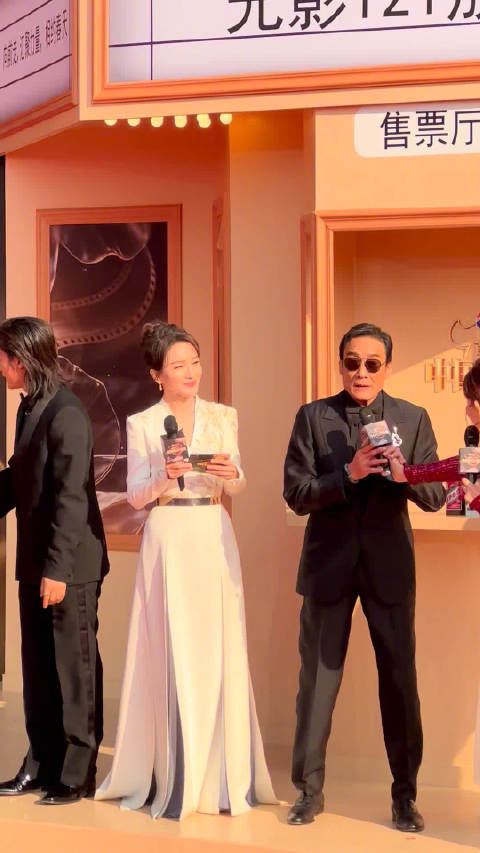 此沙红毯感谢梁家辉成龙