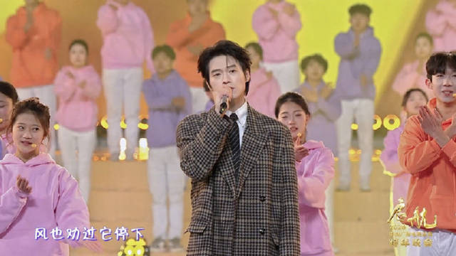 魏大勋闯进治愈系歌手赛道