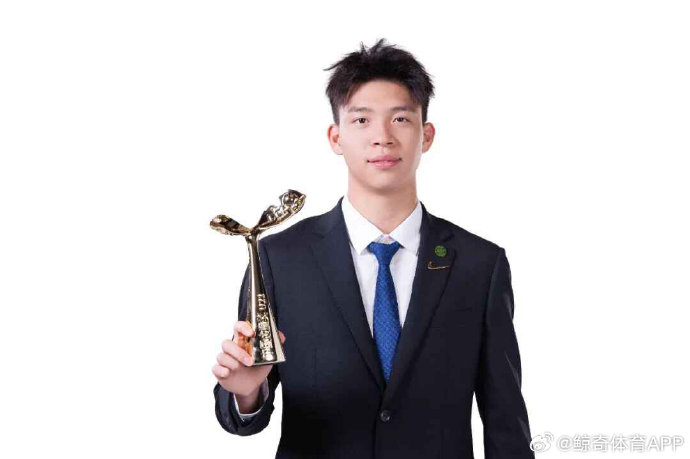 归化球员塞尔吉尼奥和00后小将王钰栋，能成为国足未来的新希望吗？