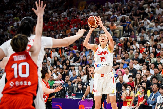 半决赛负于日本队暴露了中国女篮的哪些战术与防守短板？