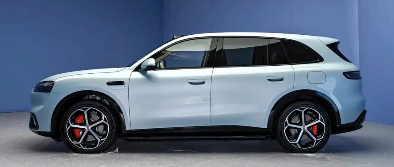 华为能把运动SUV做好？4.5秒破百，电动前备箱，车长超4米9，宝马X3压力很大！