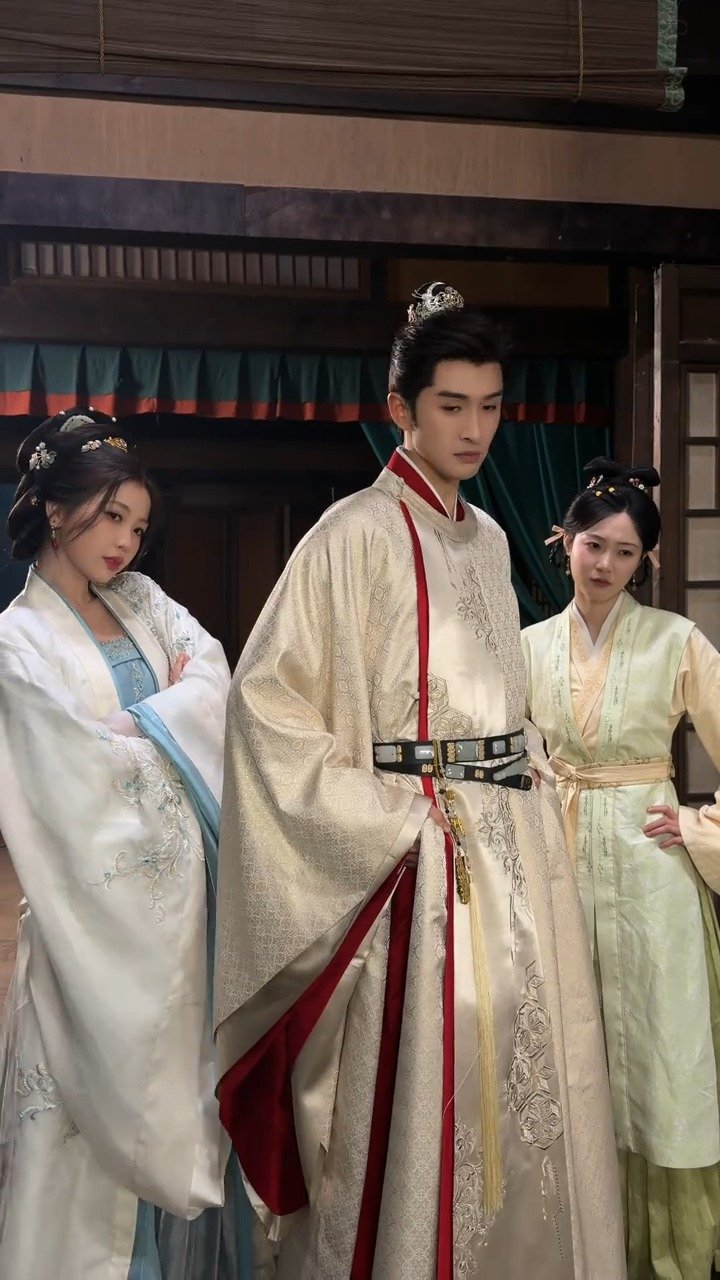 云初令虞书欣反差萌