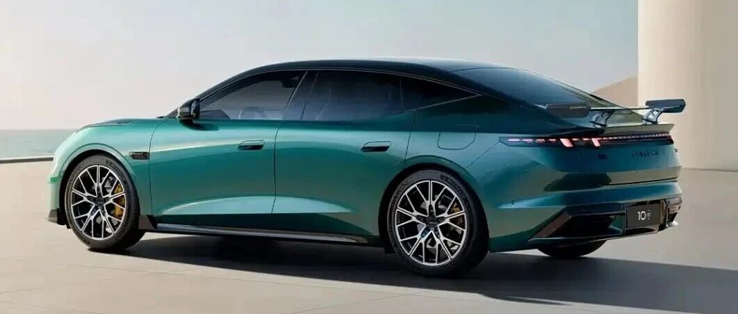 3秒级破百，可调碳纤维大尾翼，高性能四活塞定钳，吉利这是要咬定小米SU7？