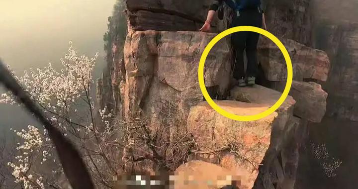 “腿都吓软了”！脚下就是悬崖，导航还让直行