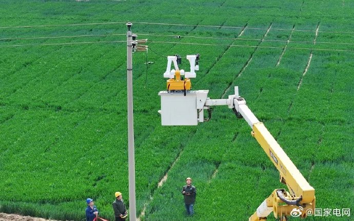 当电费成本占比仅5%，电力基础设施在人工智能革命中究竟承担着怎样的核心支撑作用？