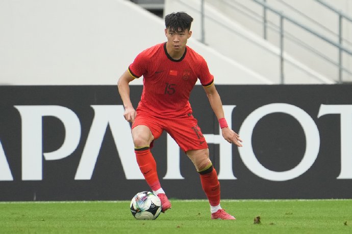 王钰栋拒绝门兴格拉德巴赫报价，中国年轻球员留洋为何频频遭遇出场时间保障难题？