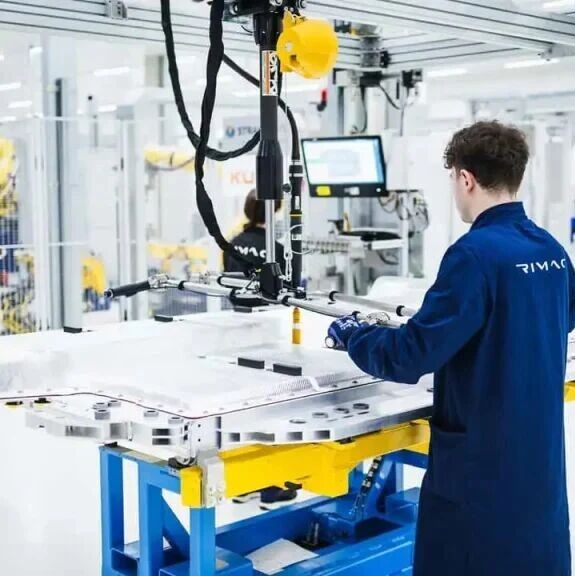 宝马旗舰i7性能大爆发：联手超跑专家Rimac，4695大圆柱电池上车