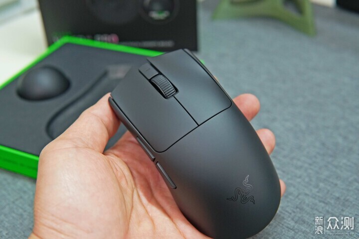 雷蛇毒蝰V4專業版：極致輕量化，更快更精準_新浪眾測