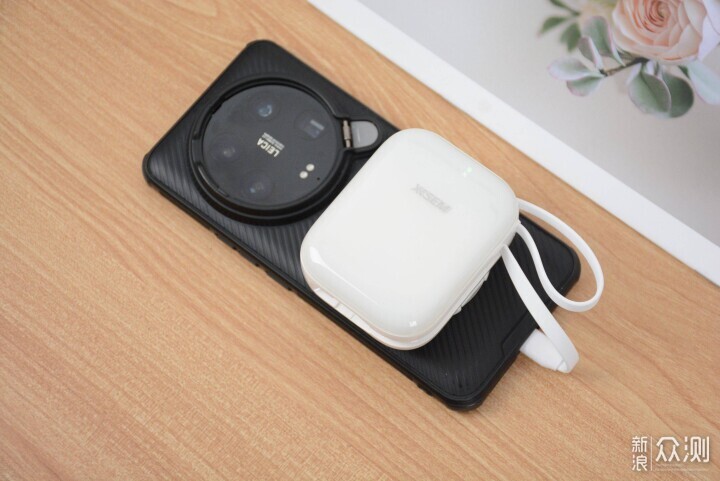 率先用上半固體電池！西聖 PB-S自帶充電寶_新浪眾測