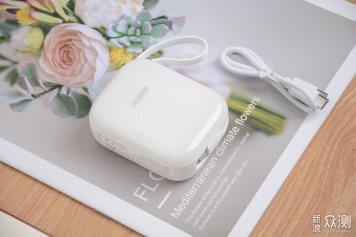 率先用上半固體電池！西聖 PB-S自帶充電寶_新浪眾測