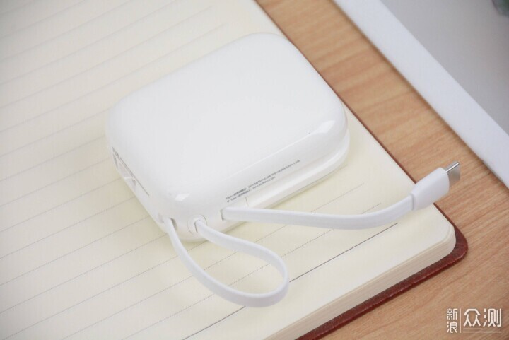 率先用上半固體電池！西聖 PB-S自帶充電寶_新浪眾測