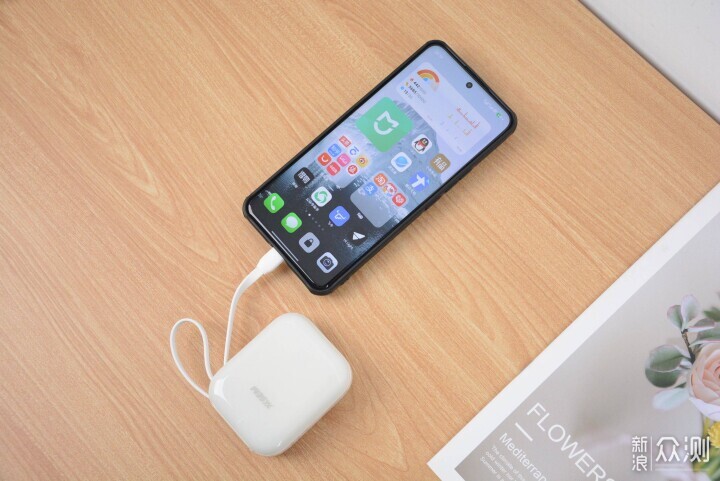 率先用上半固體電池！西聖 PB-S自帶充電寶_新浪眾測