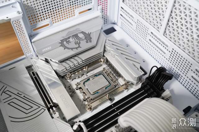 水冷替代品!不擋內存,超頻三RZ700D Pro ARGB_新浪眾測