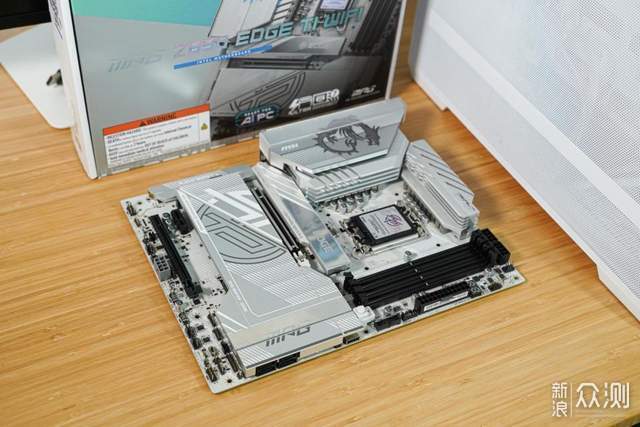 水冷替代品!不擋內存,超頻三RZ700D Pro ARGB_新浪眾測