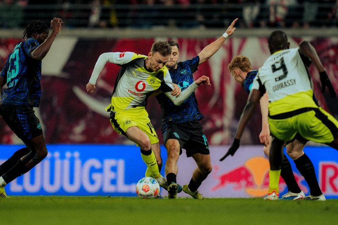 多特蒙德结束两连败但领先优势仅5分，他们能顶住莱比锡红牛的追赶压力吗？