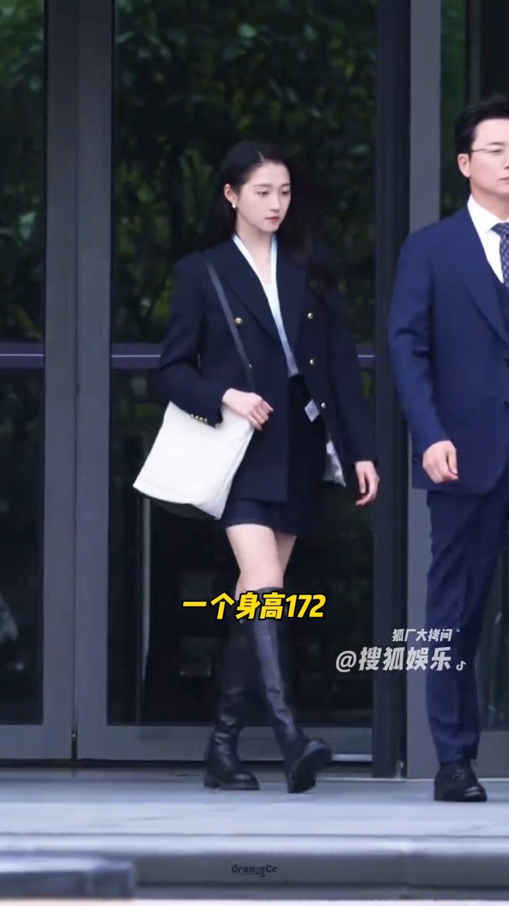 关晓彤林一势均力敌的腿长