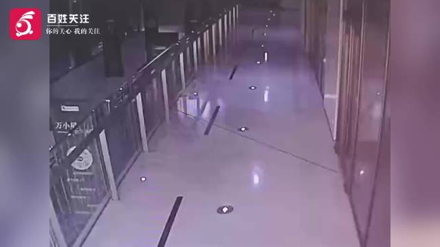 上海一男子染发炫法拉利钥匙后逃单 店员：他跑得跟法拉利一样快！