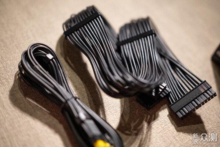 微星旗艦級電源MPG Ai1300TS PCIE5月神分享_新浪眾測