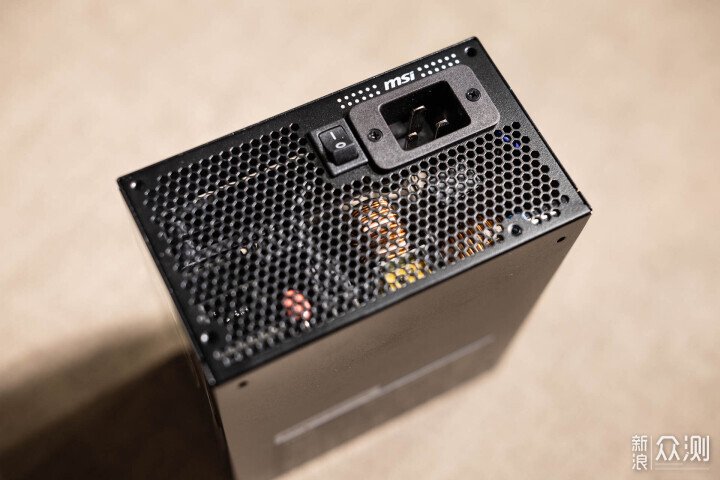 微星旗艦級電源MPG Ai1300TS PCIE5月神分享_新浪眾測