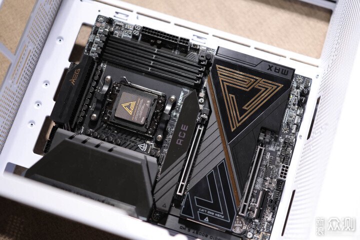 微星旗艦級電源MPG Ai1300TS PCIE5月神分享_新浪眾測