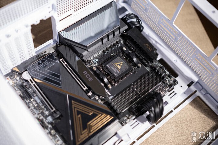 微星旗艦級電源MPG Ai1300TS PCIE5月神分享_新浪眾測