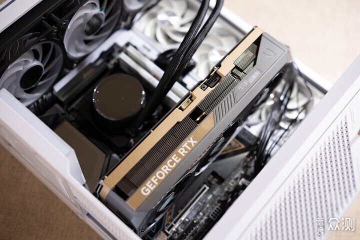 微星旗艦級電源MPG Ai1300TS PCIE5月神分享_新浪眾測