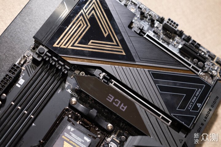 微星旗艦級電源MPG Ai1300TS PCIE5月神分享_新浪眾測