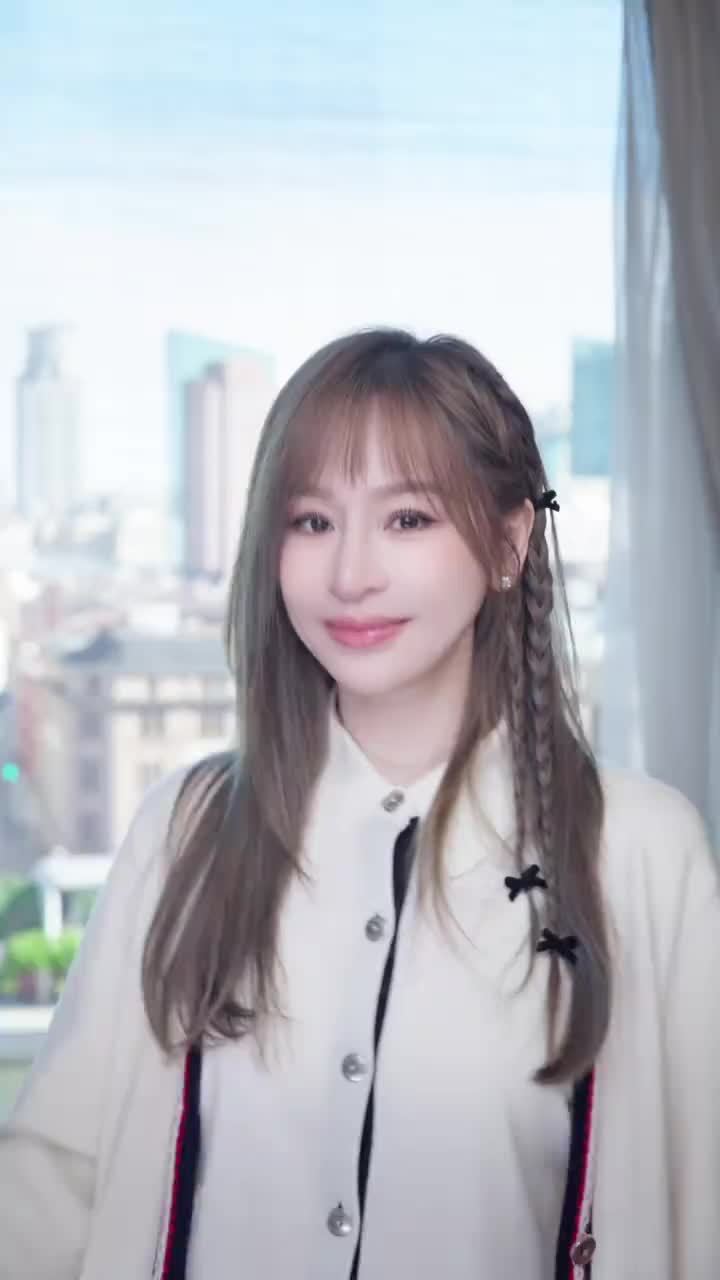 王心凌cha了睫毛弯弯手势舞