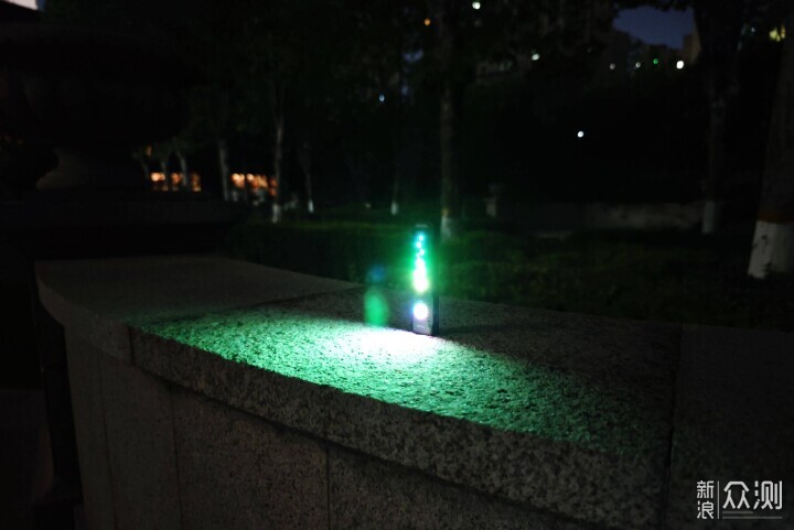 EDC手電天花板！五種光源+RGB：FEINIX E08R_新浪眾測