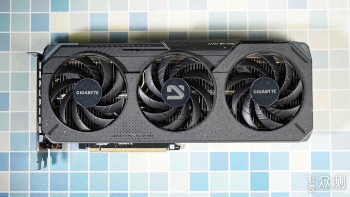 識質存在 U7+B860M電競雕主板+5060Ti 8G簡測_新浪眾測