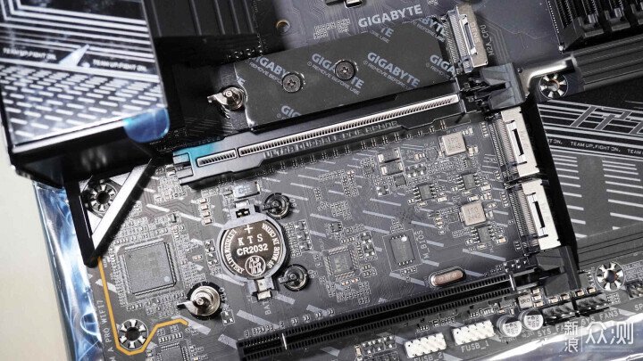 識質存在 U7+B860M電競雕主板+5060Ti 8G簡測_新浪眾測