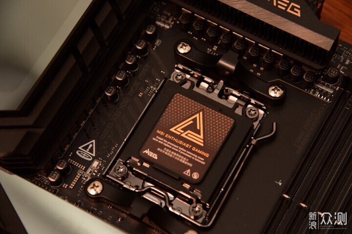 9850X3D好搭檔，微星X870E ACE MAX開箱記！_新浪眾測