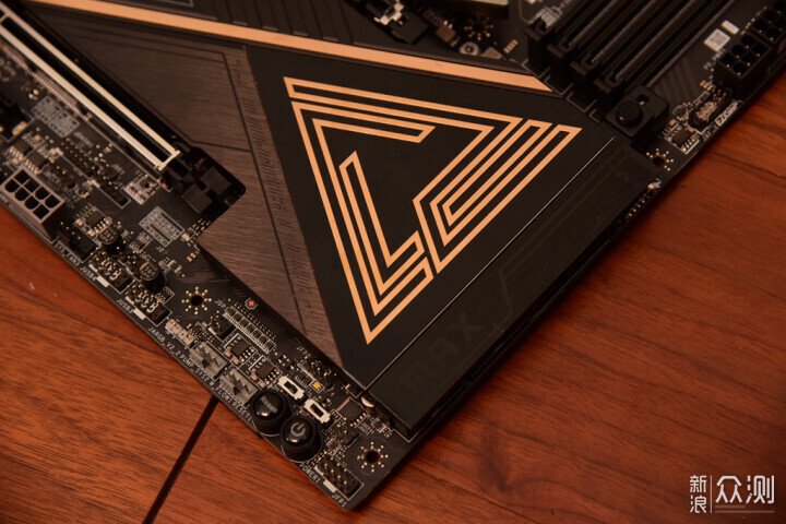 9850X3D好搭檔，微星X870E ACE MAX開箱記！_新浪眾測