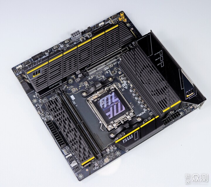 MPG 271QR QD-OLED X50 流光_新浪眾測