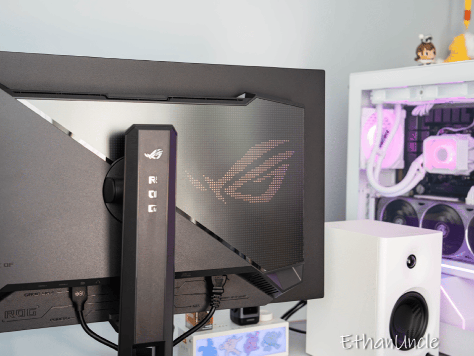 ROG 27寸OLED電競顯示器，FPS/3A/競速都拿捏_新浪眾測