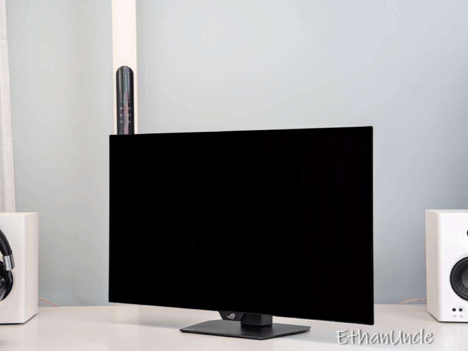 ROG 27寸OLED電競顯示器，FPS/3A/競速都拿捏_新浪眾測