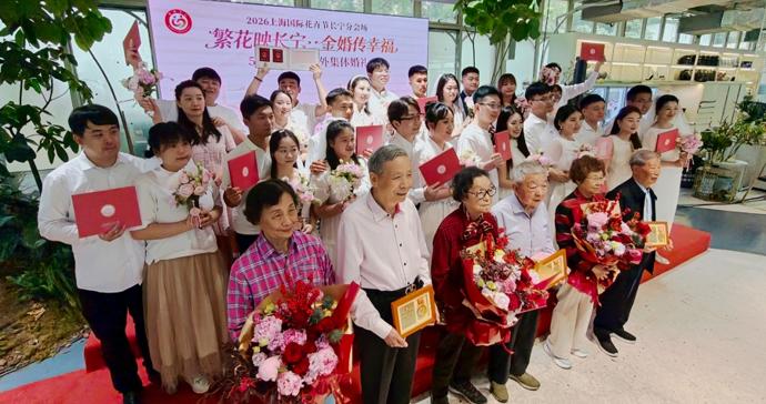 新民特写丨从青丝到白发，他们把“我爱你”写进柴米油盐的每一天