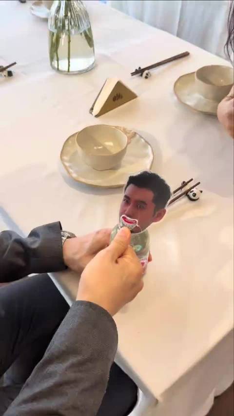 在社媒发视频称：这个开瓶器有点意思