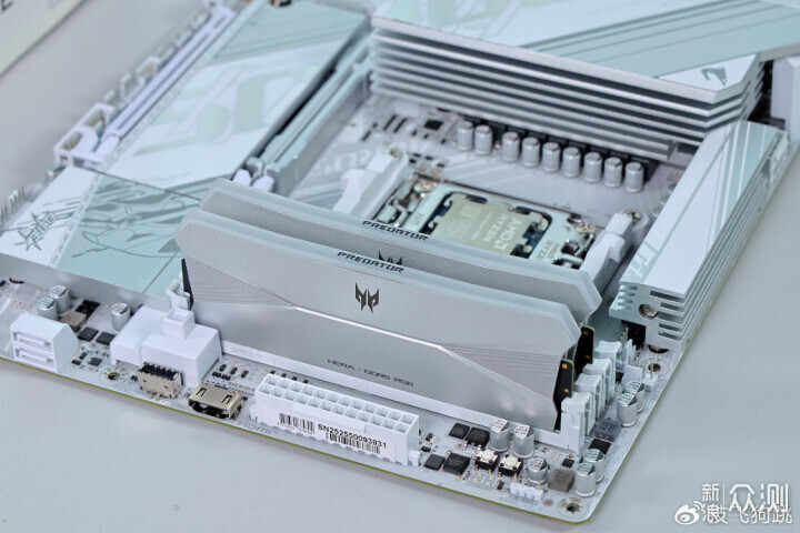 預算1W高顏值刀把主機：9700X+5060Ti+32G內存_新浪眾測